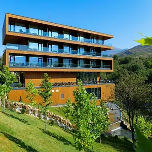 hotel-uji-ftohte-tepelene.albaniahotels.org/